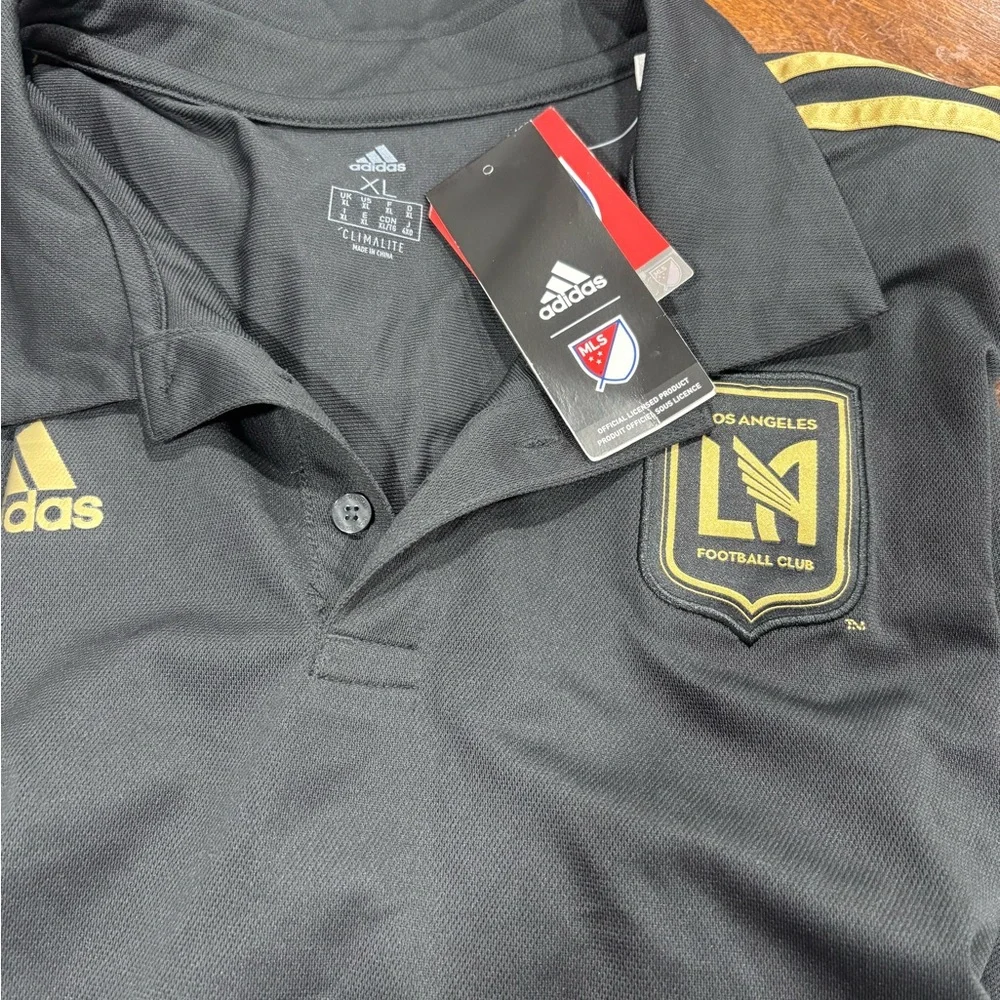 Adidas - Picture 1 of 2